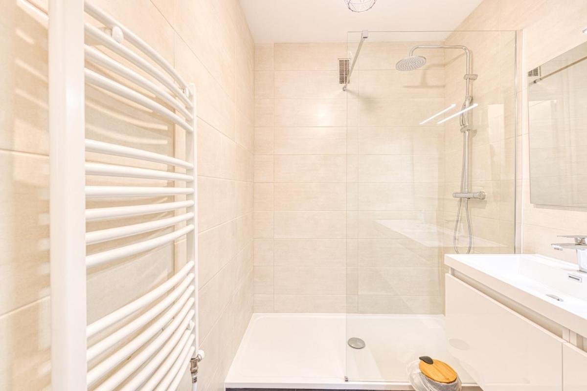 Magnificent Apartment, 4 Bedrooms, Fiber Wifi Grenoble Bagian luar foto